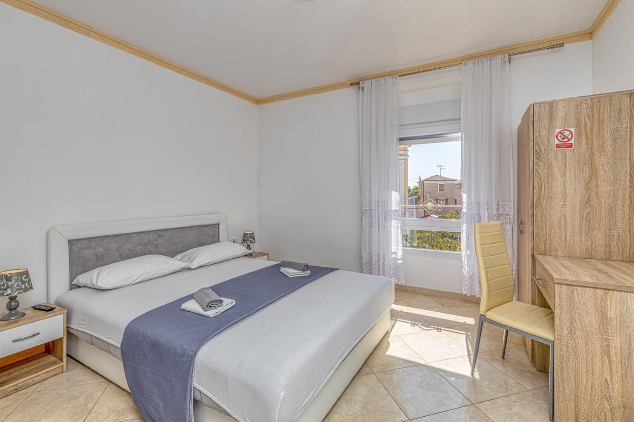 Rooms On Liberty Square Poreč Exterior foto
